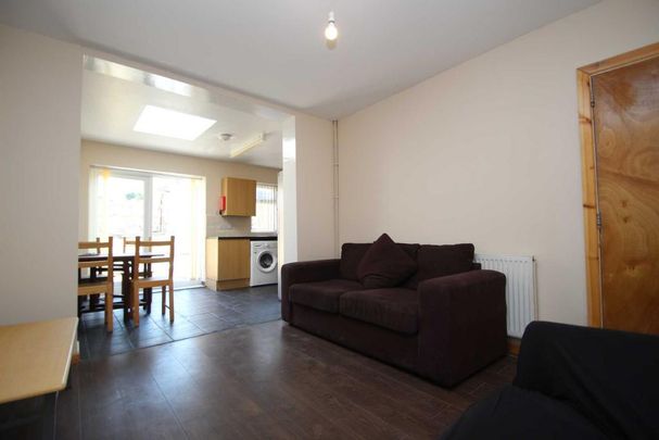 4 bedroom semi-detached house to rent - Photo 1