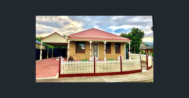 Perfectly Positioned 4 Bedroom Cottage Home - Photo 1