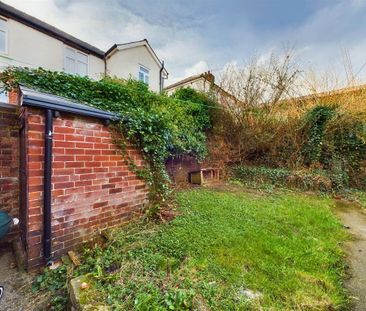 3 bedroom end of terrace house to rent - Photo 2