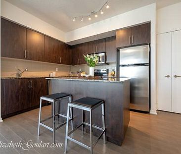 55 BREMNER BLVD - MAPLE LEAF SQUARE - 2 BEDROOM + DEN W/PARKING - Photo 1