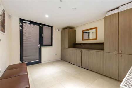 Furnished Four Double Bedroom townhouse with a garage and roof terrace on the centrally located Southern Street. - Photo 5