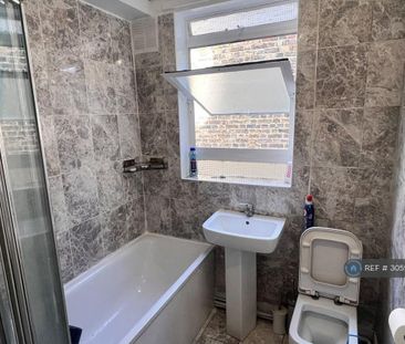 1 bedroom in a house share to rent - Photo 6