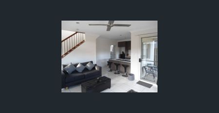 3 bedroom house, 10min walk to Carseldine train station - Photo 3