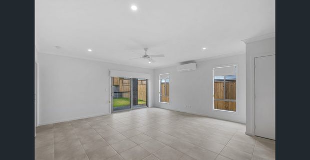 Sleek Modern Home - Photo 1