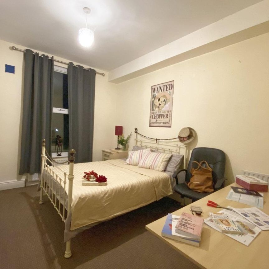 8 Bedroom Student House Ash Grove - Photo 1