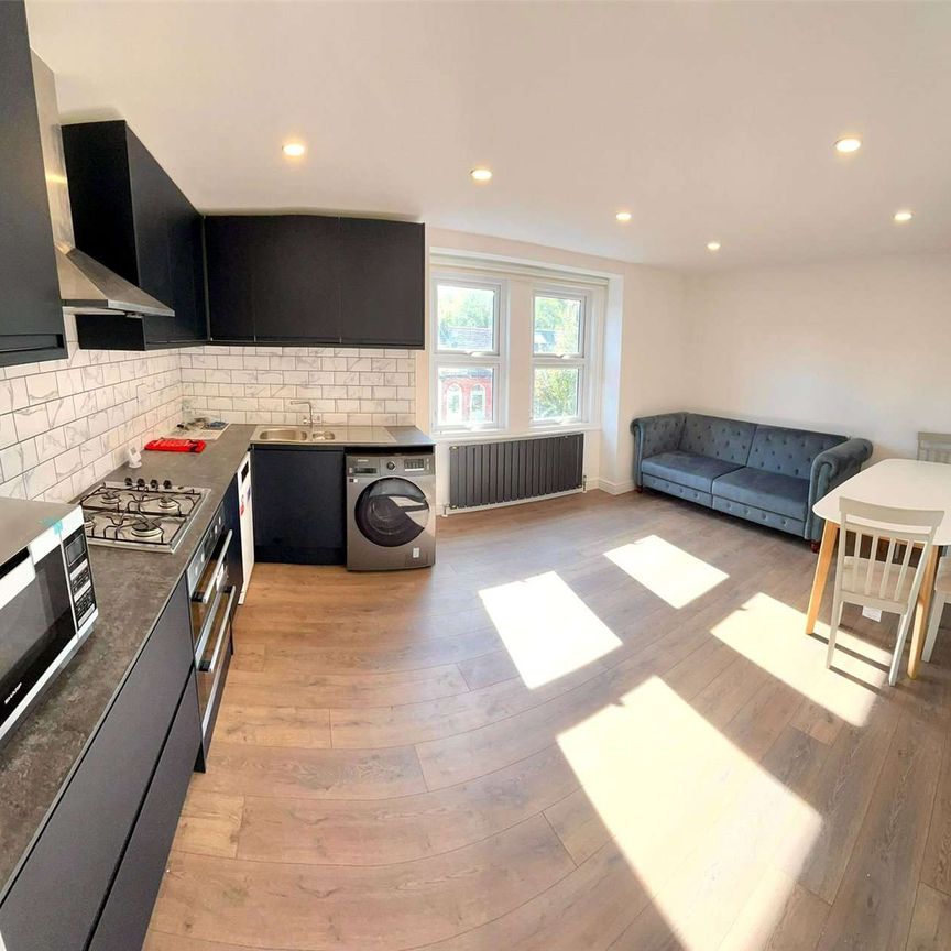 A recently refurbished two bedroom second floor flat. - Photo 1