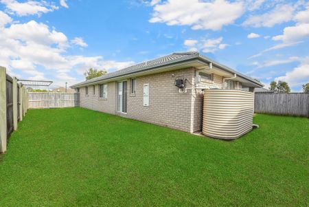 33 Melville Parade, North Lakes QLD 4509 - House For Rent - $650 | Domain - Photo 5