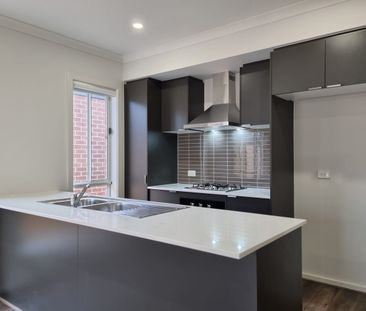 Multiple rooms and convenient transport links - Photo 6