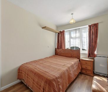 Love Lane, Morden, SM4 - Photo 6