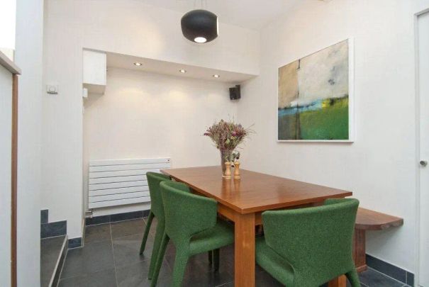 3 bedroom flat in West Hampstead - Photo 1