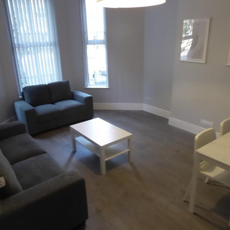 Unit 1, 47 Eglantine Avenue, Belfast, BT9 6EW - Photo 1