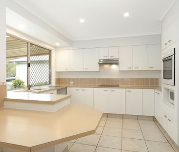 SPACIOUS FAMILY HOME BACKING PARKLAND - Photo 2