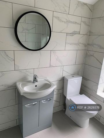 1 bedroom in a house share to rent - Photo 4