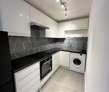 1 bed flat to rent in Springwood Crescent, Edgware, HA8 - Photo 3