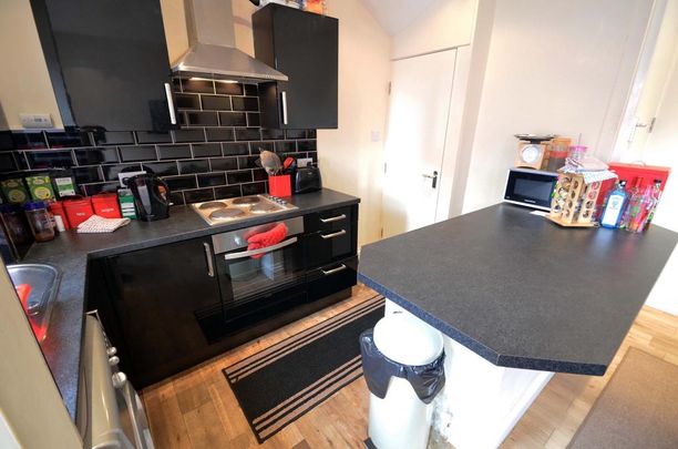 4 bedroom terraced house to rent - Photo 1