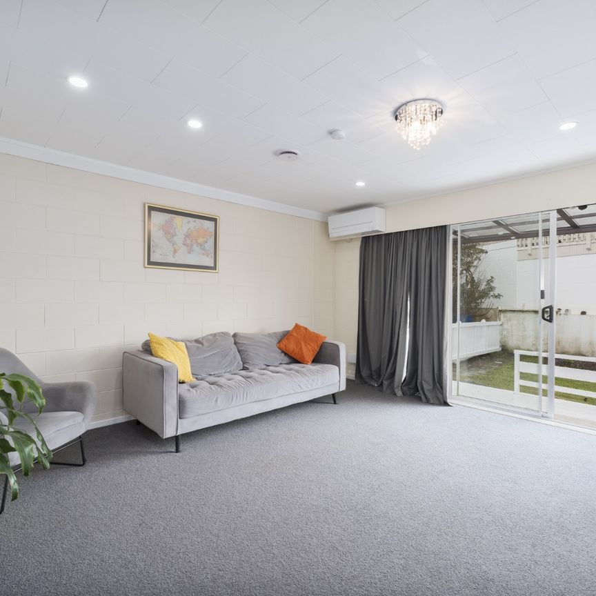 West Is Best – Cozy 2-Bedroom Standalone Home with Spacious Living - Photo 1