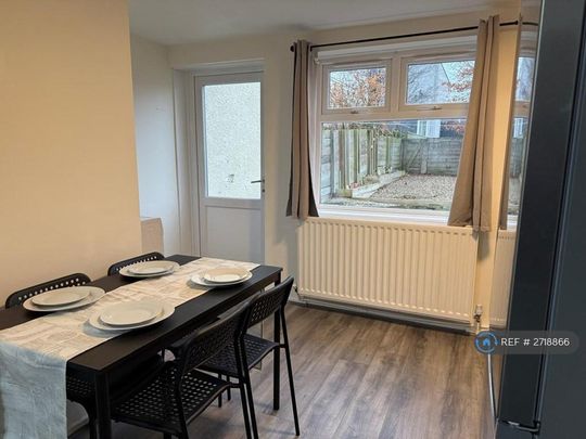 1 bedroom in a house share to rent - Photo 1