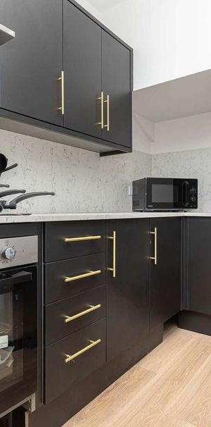 Comfortable Double Ensuite Room | Bills inc | 🚗 Room 3 - Photo 1