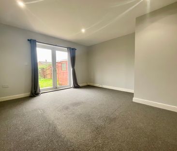 2 bedroom Mid Terraced House to let - Photo 4