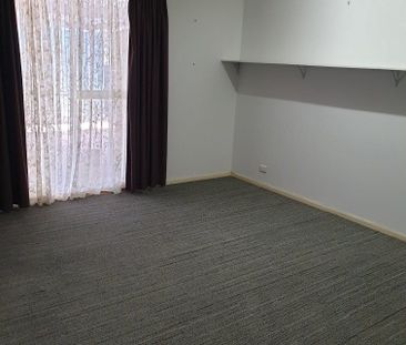 Three bedroom home - Photo 4
