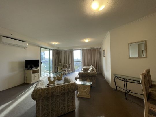 Spacious Apartment In Sought After Location! - Photo 1
