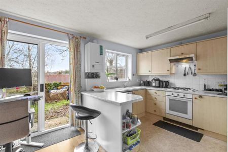 3 bedroom end of terrace house to rent - Photo 2