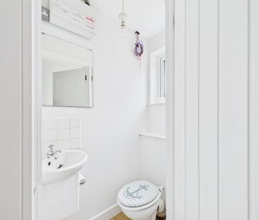 3 bedroom House To Let Total Size: 1206 SQ FT - Photo 4