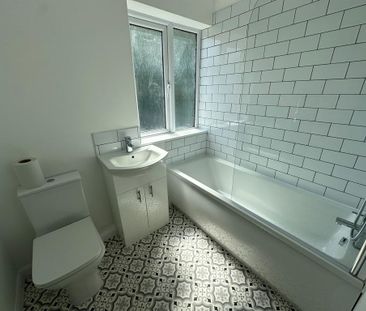2 bedroom end of terrace house to rent - Photo 3