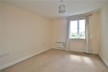 Tudor Way, Knaphill, Woking, Surrey, GU21 2UB - Photo 3