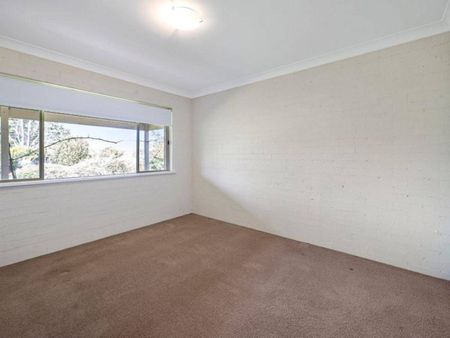 Charming Villa for Rent in Prime Berry Location - Photo 4