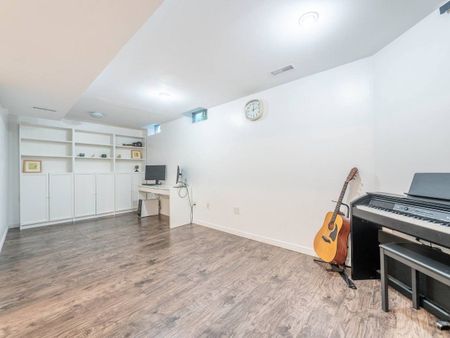 For Lease - 39 Ross Linton Drive, Aurora, Ontario - Photo 5