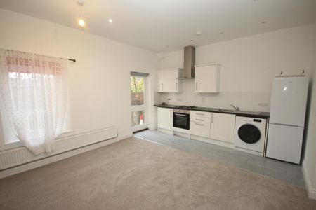 1 bedroom flat to rent - Photo 5