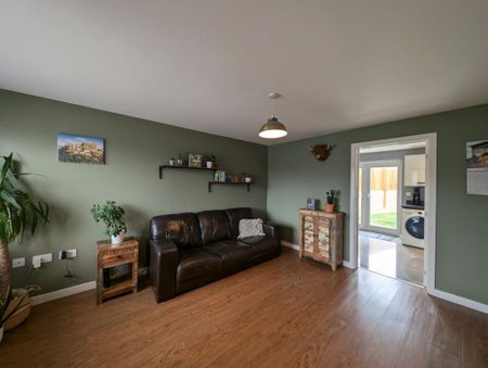 3 bedroom semi-detached house to rent - Photo 3