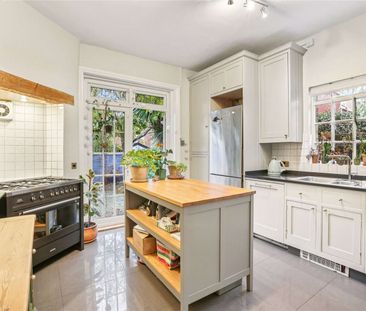 Fabulous family home on a beautiful tree-lined road in the heart of... - Photo 5