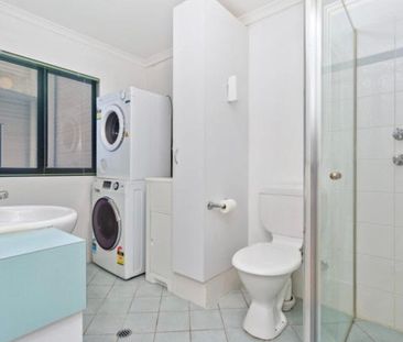 East Perth - Photo 4