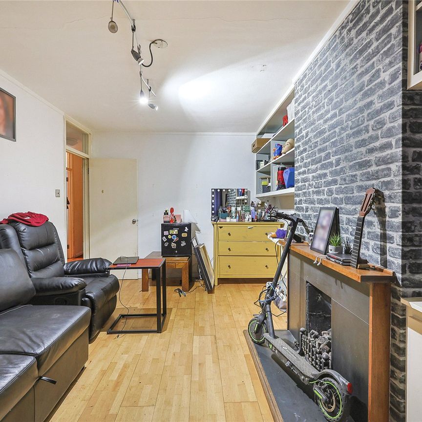 Winstanley Estate, London, SW11 2EW - Photo 1