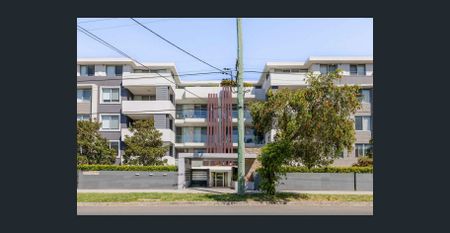 Sophisticated two-bedroom home in Lora Lane Cove - Photo 3