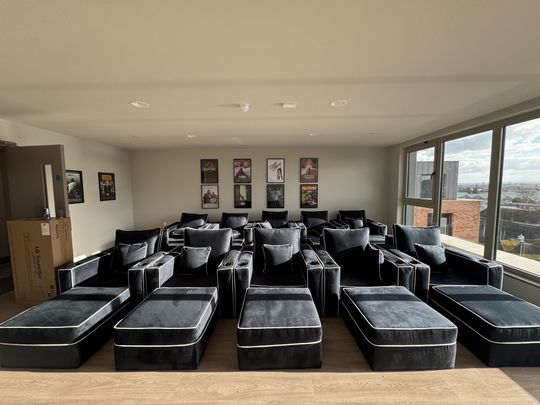 Victoria Road, Feltham - Photo 1