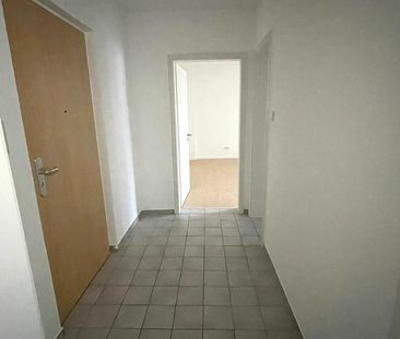 Helle 2 Zimmer Wohnung mit Stellplatz und großer Keller - Photo 2