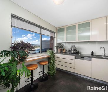 Stunning home with breath-taking views - Photo 1
