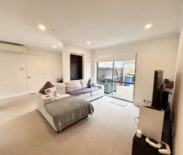 Professional Family Home for Lease in Westgate, Auckland - Photo 1