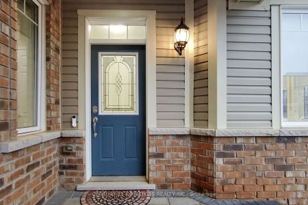 Detached Home For Lease | W9031533 - Photo 2