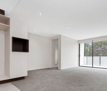 Spacious Apartment in Great Location - Photo 1