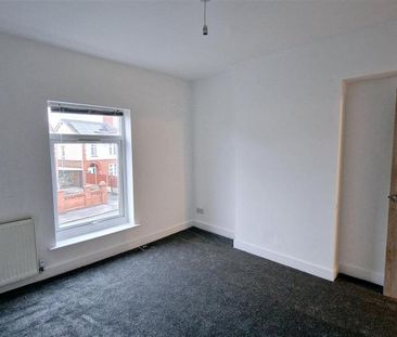 3 bedroom semi-detached house to rent - Photo 6