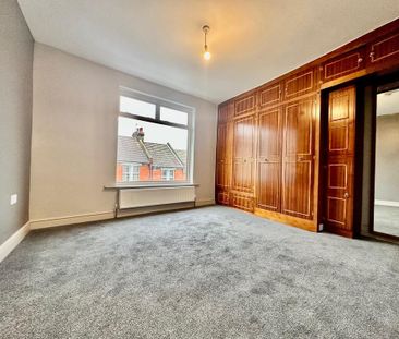 4 bedroom terraced house to rent - Photo 5