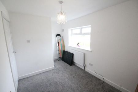 3 bedroom mews to rent - Photo 4