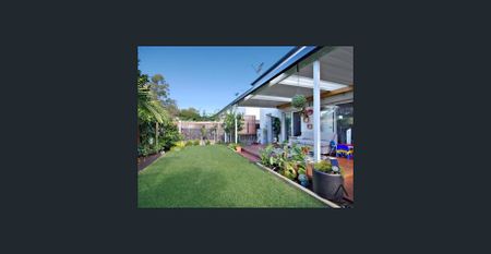 Stylish Duplex Offering Comfort and Convenience - Photo 3