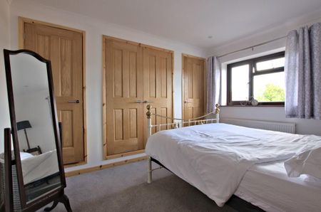 3 bedroom semi-detached house to rent - Photo 4