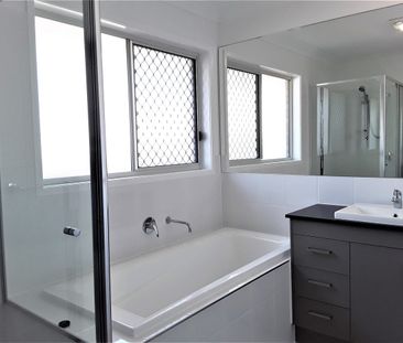 BEAUTIFUL SPRING MOUNTAIN 4 BEDROOM 2 BATHROOM HOME - Photo 6