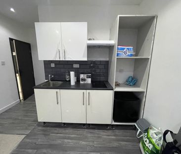 1 Bed Flat, Coniston Street, L5 - Photo 1